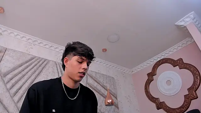 DamiaanXx online show from 8, 4, 2026