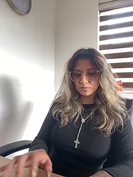 Snapshot of Isabella_varella- chatting on 11, 5, 2026 Isabella varella- online show from 11, 5, 2026