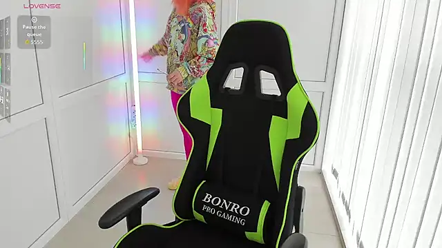 NightLeaf online show from 6, 4, 2026