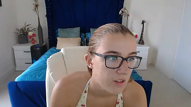 Snapshot of Yennyloves chatting on 13, 7, 2026 Yennyloves online show from 13, 7, 2026
