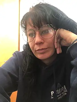 Laacoluu online show from 7, 4, 2026