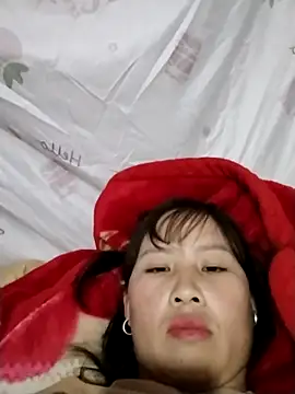 Snapshot of Yo-must chatting on 11, 4, 2026 Yo-must online show from 11, 4, 2026