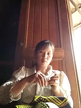 Snapshot of Yo-must chatting on 13, 4, 2026 Yo-must online show from 13, 4, 2026