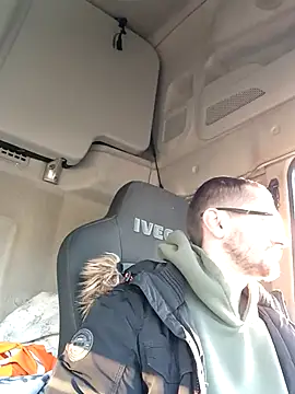 Snapshot of jozsi1995 chatting on 7, 4, 2026 jozsi1995 online show from 7, 4, 2026