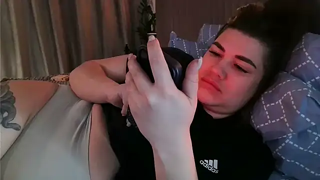 miss preggie online show from 25, 4, 2026