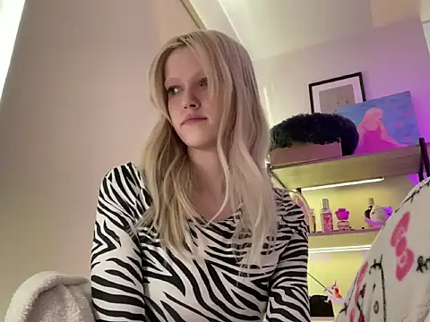 Snapshot of StellinaLuna chatting on 14, 4, 2026 StellinaLuna online show from 14, 4, 2026