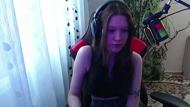 PunyKnee online show from 28, 4, 2026