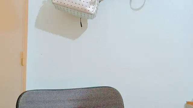 Snapshot of MojaditPussy chatting on 5, 5, 2026 MojaditPussy online show from 5, 5, 2026