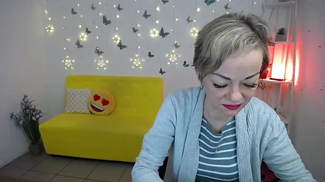 Snapshot of NikaMayu chatting on 7, 5, 2026 NikaMayu online show from 7, 5, 2026
