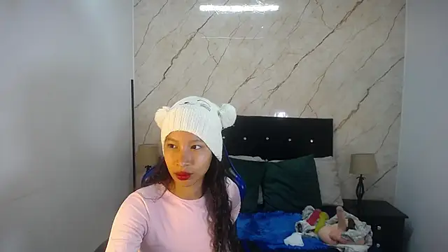 hasley cute online show from 28, 4, 2026