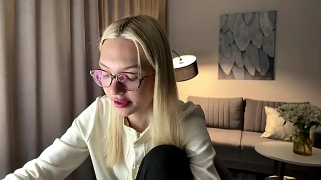 Snapshot of EvelineMolima chatting on 20, 4, 2026 EvelineMolima online show from 20, 4, 2026