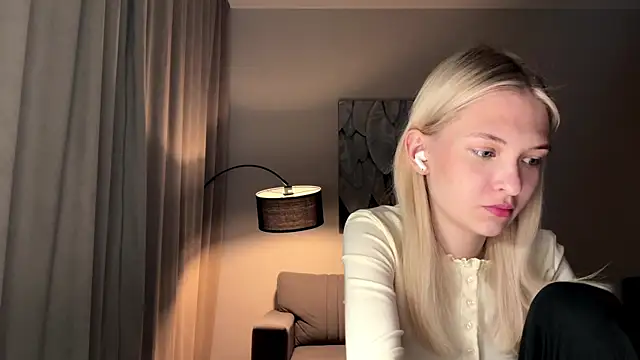 Snapshot of EvelineMolima chatting on 1, 5, 2026 EvelineMolima online show from 1, 5, 2026