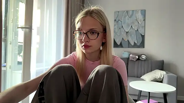 Snapshot of EvelineMolima chatting on 21, 5, 2026 EvelineMolima online show from 21, 5, 2026