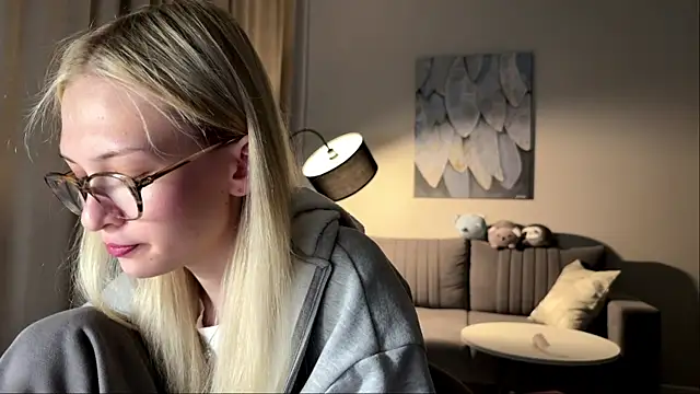 Snapshot of EvelineMolima chatting on 24, 5, 2026 EvelineMolima online show from 24, 5, 2026