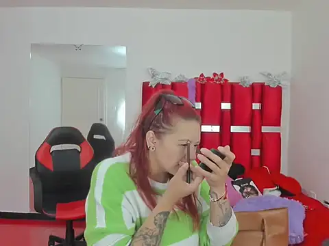 scarlett red 1 online show from 16, 5, 2026