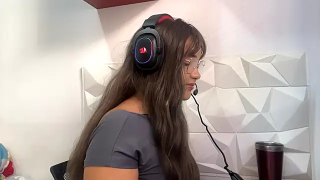 IsisValentine online show from 10, 4, 2026