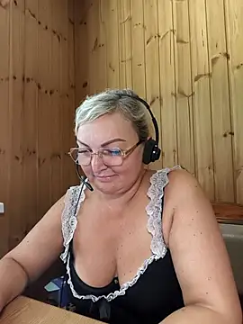 White-Chocolatte online show from 26, 6, 2026