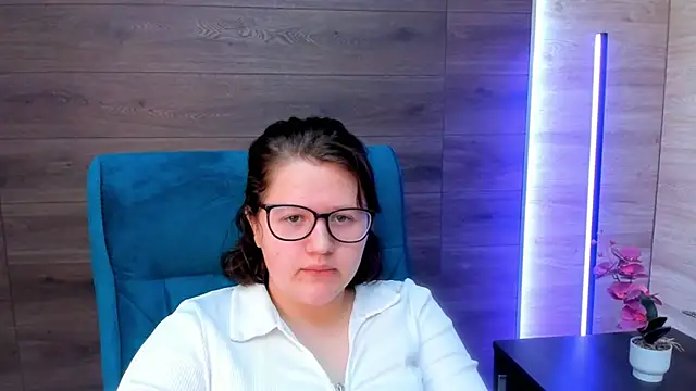 Snapshot of trynotbeingshy chatting on 15, 4, 2026 trynotbeingshy online show from 15, 4, 2026