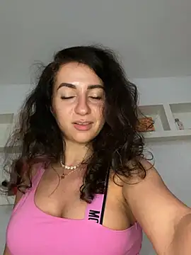 Snapshot of KarolDolly05 chatting on 28, 7, 2026 KarolDolly05 online show from 28, 7, 2026