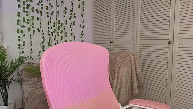 Snapshot of vielleee chatting on 15, 5, 2026 vielleee online show from 15, 5, 2026