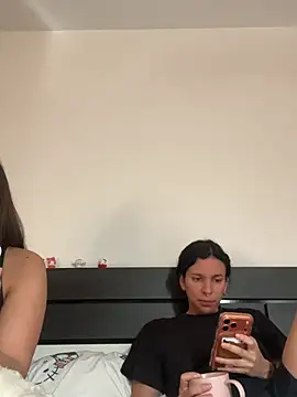 Snapshot of geneblan28 chatting on 8, 4, 2026 geneblan28 online show from 8, 4, 2026