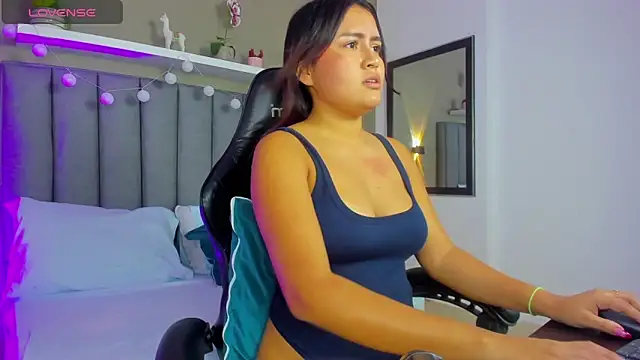 aitana moon  online show from 12, 4, 2026