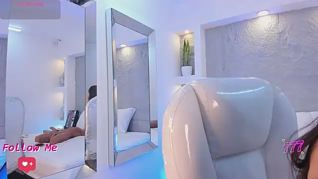 NicolSantos online show from 9, 7, 2026