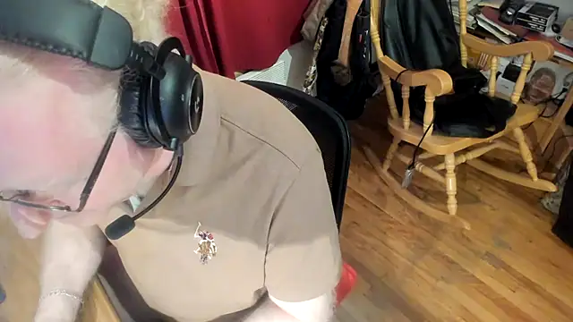 Snapshot of ChrisMtl83 chatting on 10, 4, 2026 ChrisMtl83 online show from 10, 4, 2026