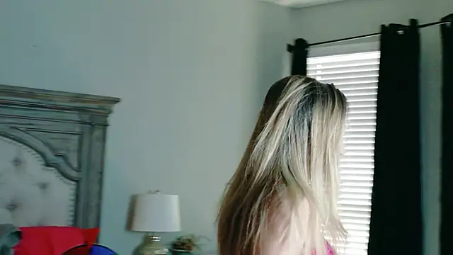 Farrah Fantasy online show from 26, 4, 2026