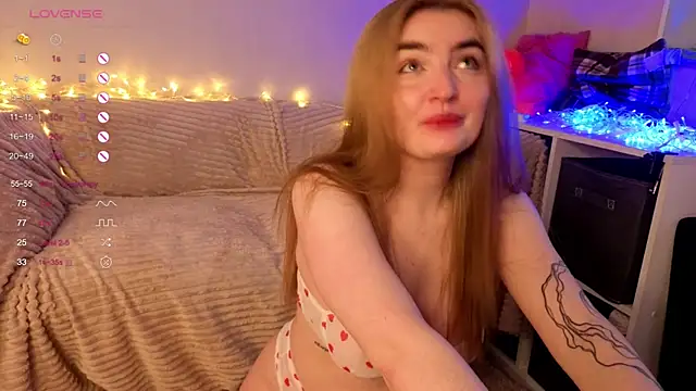 Snapshot of sweetandcuteee chatting on 10, 4, 2026 sweetandcuteee online show from 10, 4, 2026