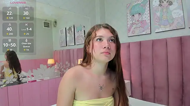 Hellencute18  online show from 17, 6, 2026