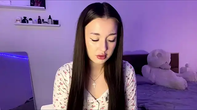 Snapshot of SophieLaine chatting on 18, 6, 2026 SophieLaine online show from 18, 6, 2026