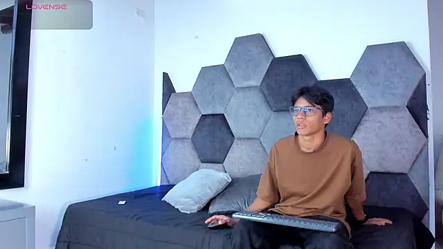 LiamKron online show from 9, 4, 2026