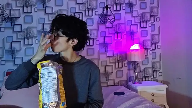 Twink Sebas7 online show from 30, 4, 2026