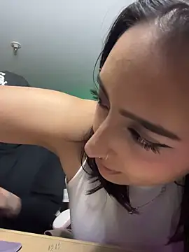 hotlatinocouple   online show from 3, 6, 2026