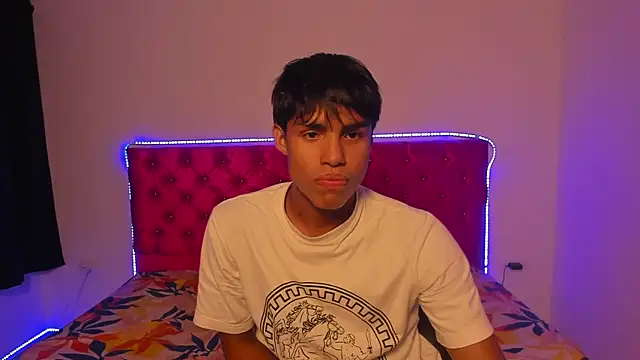 Snapshot of skinny_sam chatting on 12, 4, 2026 skinny sam online show from 12, 4, 2026