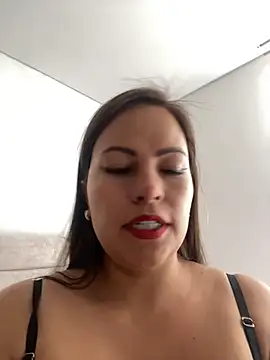 Snapshot of MIA_ROSSEEE chatting on 24, 6, 2026 MIA ROSSEEE online show from 24, 6, 2026
