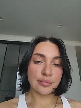 LucyHotty  online show from 15, 4, 2026