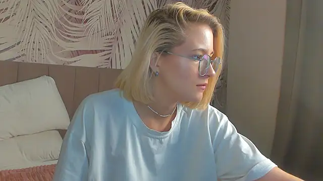 Lizzyvega online show from 28, 4, 2026