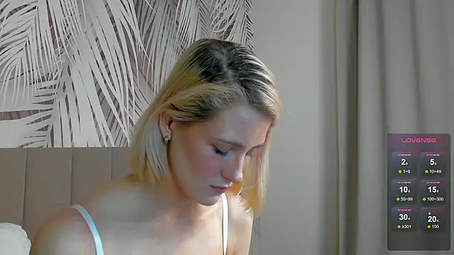 Lizzyvega online show from 8, 5, 2026