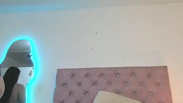 Snapshot of laurenlaine chatting on 14, 7, 2026 laurenlaine online show from 14, 7, 2026