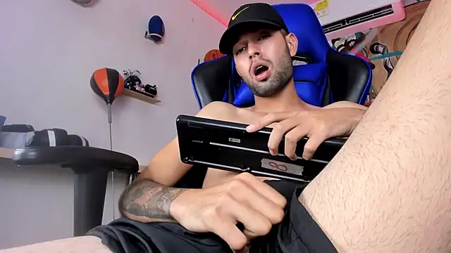 Snapshot of Ian_Valenti chatting on 15, 4, 2026 Ian Valenti online show from 15, 4, 2026