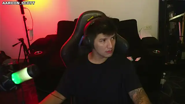 Snapshot of AAROON_SCOTT chatting on 10, 4, 2026 AAROON SCOTT online show from 10, 4, 2026