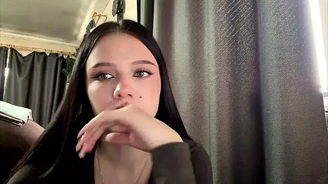 TessGolias online show from 16, 4, 2026