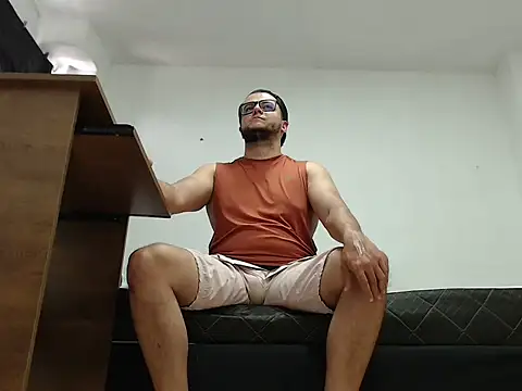 Snapshot of Masterboy00 chatting on 13, 4, 2026 Masterboy00 online show from 13, 4, 2026