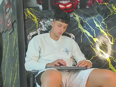 Snapshot of eithan_boy_ chatting on 15, 5, 2026 eithan boy online show from 15, 5, 2026