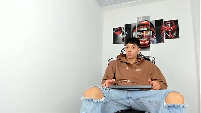 Snapshot of eithan_boy_ chatting on 4, 6, 2026 eithan boy online show from 4, 6, 2026