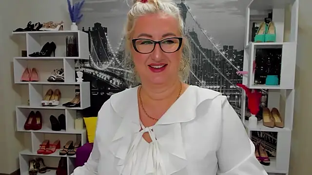 DianaFrances online show from 4, 5, 2026