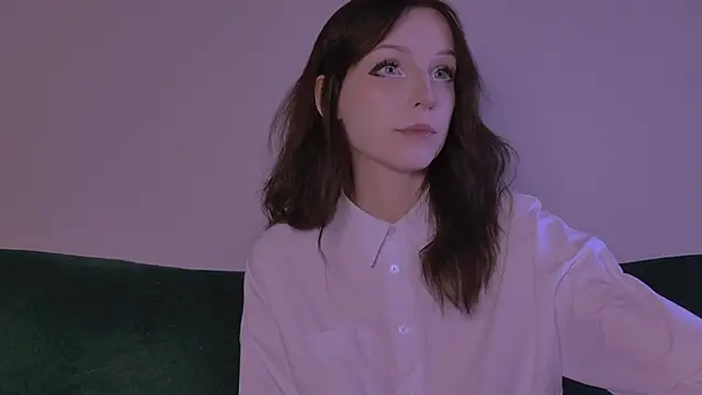 claire bennett  online show from 15, 4, 2026