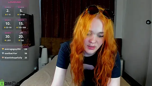 Snapshot of Emilly_Hiil chatting on 7, 7, 2026 Emilly Hiil online show from 7, 7, 2026